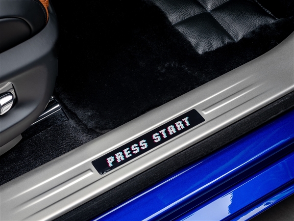 游戏爱好者狂喜 劳斯莱斯发布Black Badge古思特高定版:怀旧像素风