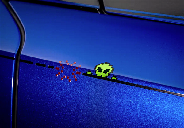 游戏爱好者狂喜 劳斯莱斯发布Black Badge古思特高定版:怀旧像素风