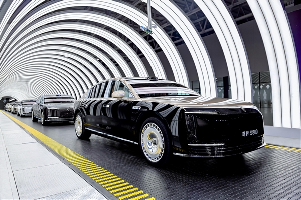 第10000辆尊界S800量产下线！车主为“功夫皇帝”李连杰