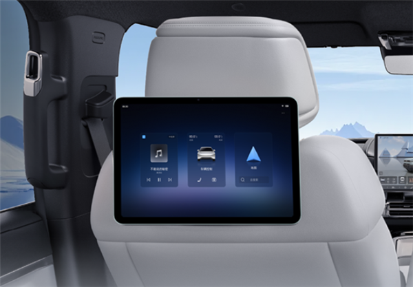 小米官宣：比亚迪方程豹钛7首发适配小米生态接口 支持后排挂载平板